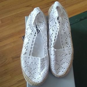 Sale ⭐White Crochet Flats Sz:8/9⭐